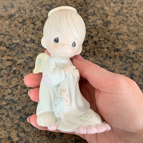 Precious moments “wishing you a comfy Christmas” figurine - Picture 2 of 4